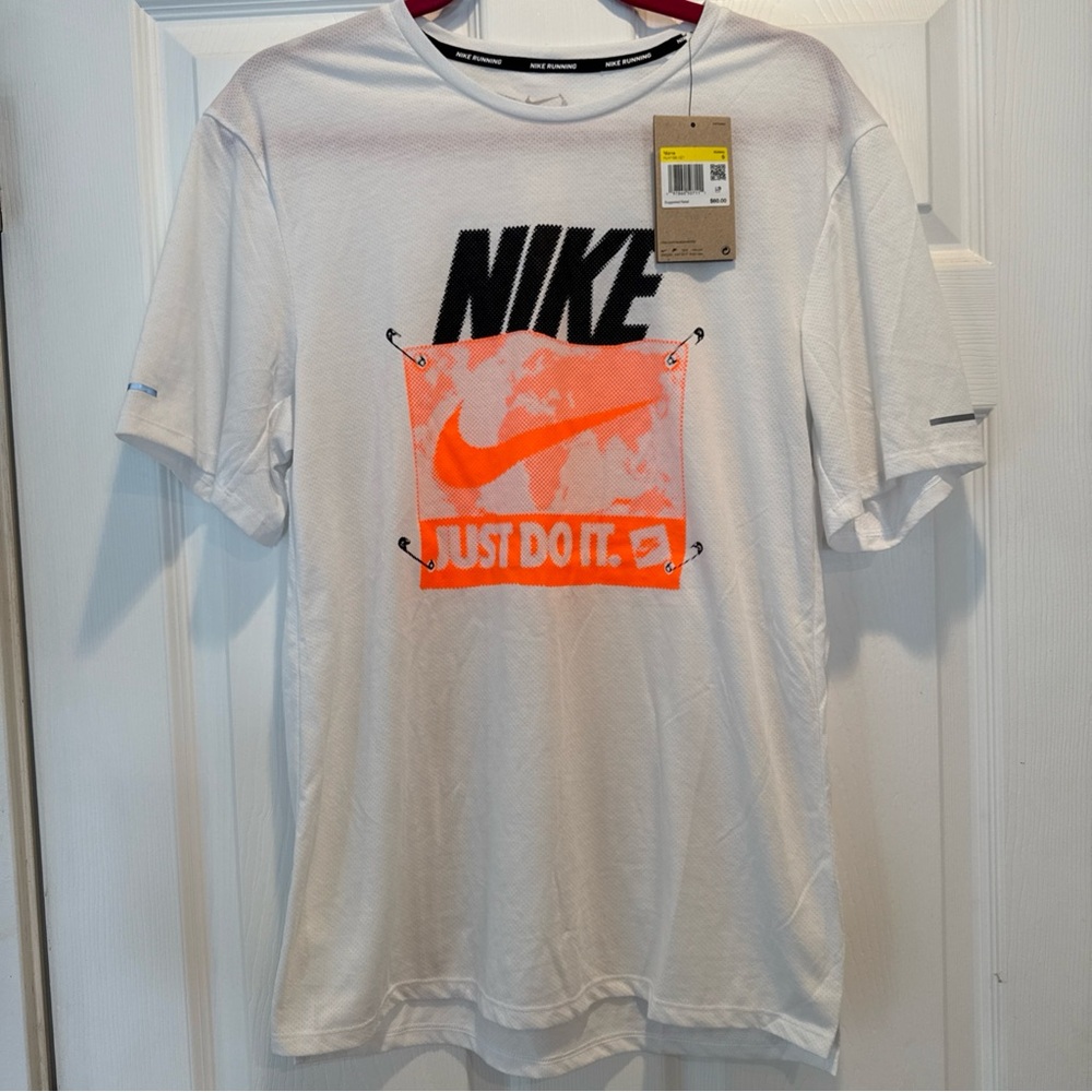 Nike Men's Energy Dri-fit running White Tee with Orange Graphic size small NWT